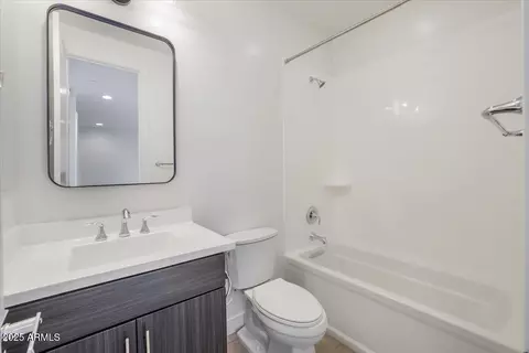 Bath - 1717 E Morten Ave #2, Phoenix, AZ 85020 photo 1 of 6