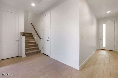 Entry Way - 1717 E Morten Ave #2, Phoenix, AZ 85020 photo 3 of 6