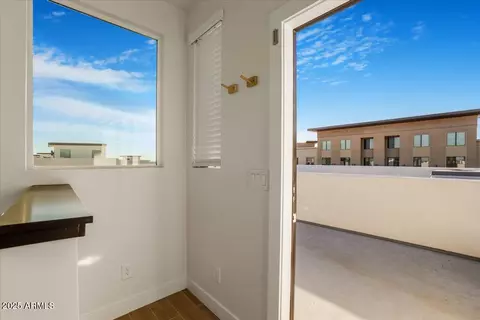 Entry Way - 1717 E Morten Ave #2, Phoenix, AZ 85020 photo 6 of 6