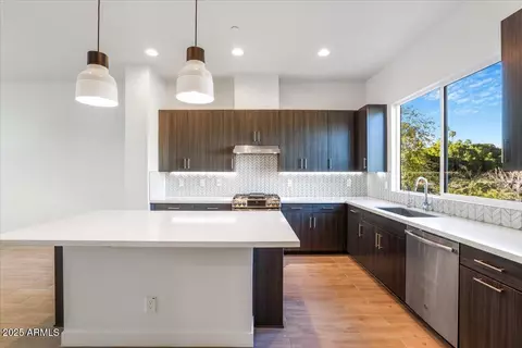 Kitchen - 1717 E Morten Ave #2, Phoenix, AZ 85020 photo 5 of 6