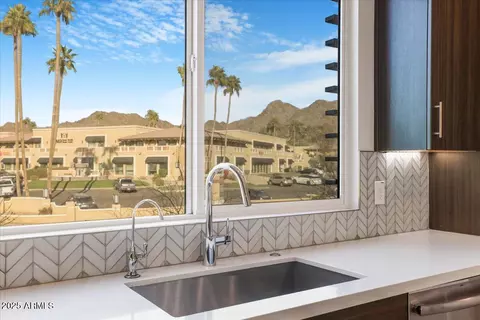 Kitchen - 1717 E Morten Ave #2, Phoenix, AZ 85020 photo 3 of 6