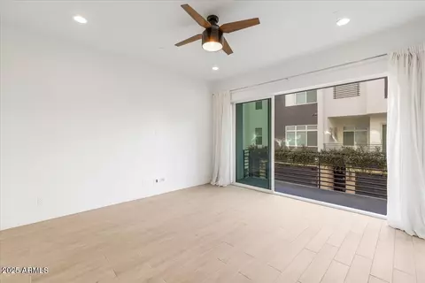Living - 1717 E Morten Ave #2, Phoenix, AZ 85020 photo 6 of 9