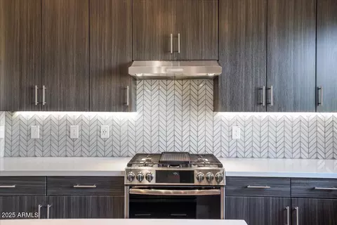 Kitchen - 1717 E Morten Ave #2, Phoenix, AZ 85020 photo 4 of 6