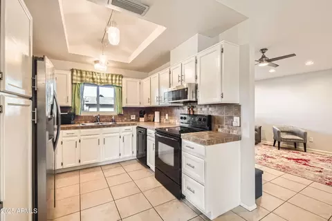 521 E Oraibi Dr, Phoenix, AZ 85024 photo 3