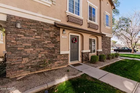 1335 S Owl Dr, Gilbert, AZ 85296 photo 2