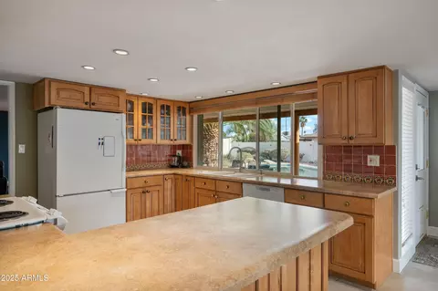 Kitchen - 1407 E Laguna Dr, Tempe, AZ 85282 photo 4 of 4