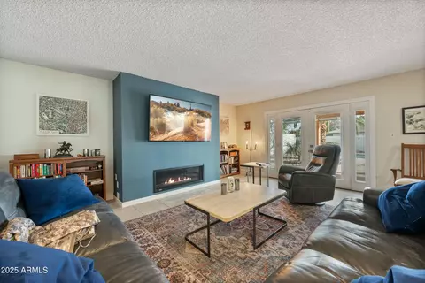 Living - 1407 E Laguna Dr, Tempe, AZ 85282 photo 2 of 3