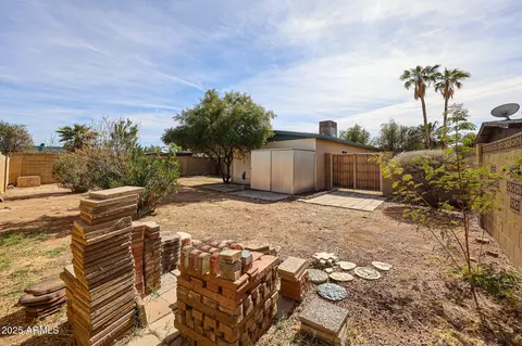 Exterior - 2326 E Waltann Ln, Phoenix, AZ 85022 photo 6 of 6