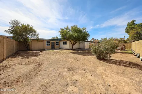 Exterior - 2326 E Waltann Ln, Phoenix, AZ 85022 photo 2 of 6