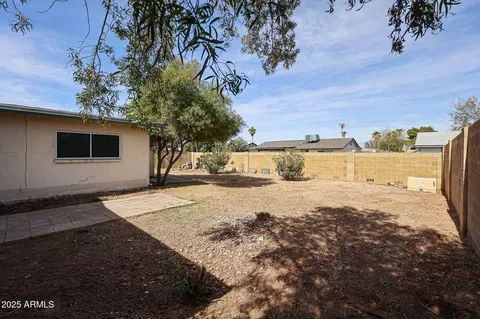 Exterior - 2326 E Waltann Ln, Phoenix, AZ 85022 photo 5 of 6