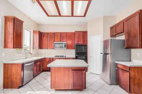 Kitchen - 2621 E Stottler Dr, Gilbert, AZ 85296 photo 2 of 3