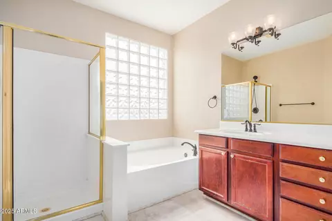 Bath - 2621 E Stottler Dr, Gilbert, AZ 85296 photo 2 of 4