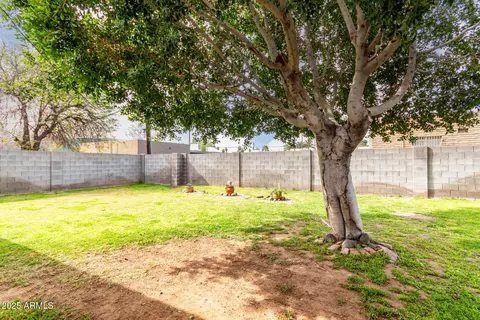 Exterior - 3834 N 32nd Pl, Phoenix, AZ 85018 photo 5 of 7