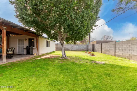 Exterior - 3834 N 32nd Pl, Phoenix, AZ 85018 photo 6 of 7