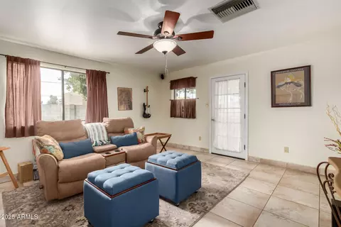 Living - 3834 N 32nd Pl, Phoenix, AZ 85018 photo 4 of 4