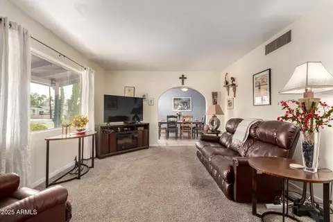 Living - 3834 N 32nd Pl, Phoenix, AZ 85018 photo 2 of 4