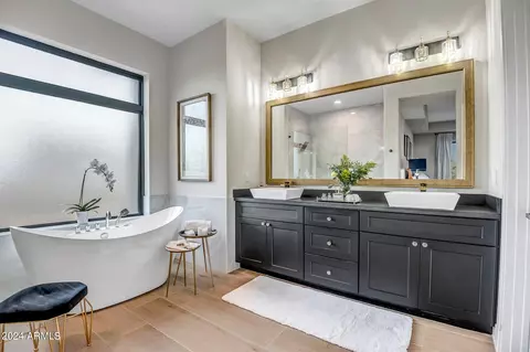 Bath - 39705 N 3rd St, Phoenix, AZ 85086 photo 2 of 5