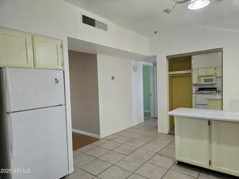 Kitchen - 349 E Thomas Rd #E402, Phoenix, AZ 85012 photo 2 of 4