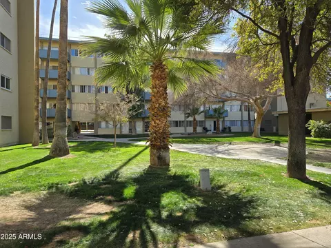 Exterior - 349 E Thomas Rd #E402, Phoenix, AZ 85012 photo 9 of 10