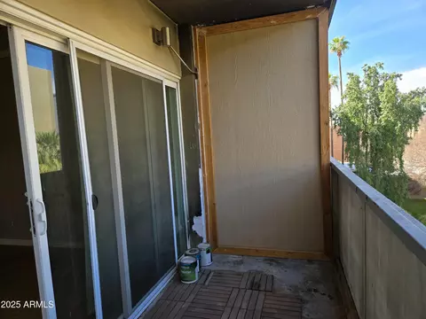 Exterior - 349 E Thomas Rd #E402, Phoenix, AZ 85012 photo 4 of 10