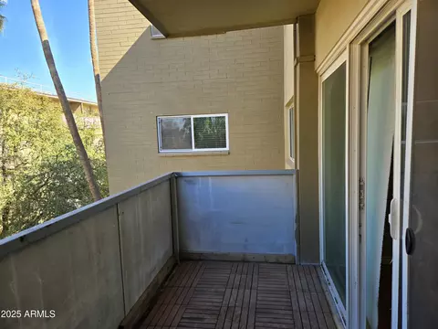 Exterior - 349 E Thomas Rd #E402, Phoenix, AZ 85012 photo 5 of 10