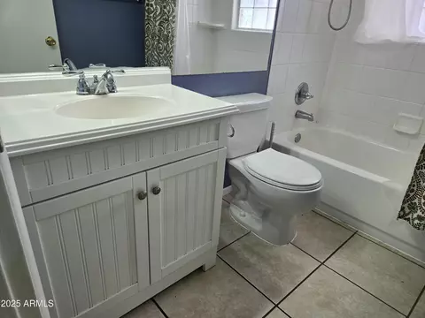 Bath - 349 E Thomas Rd #E402, Phoenix, AZ 85012 photo 2 of 2
