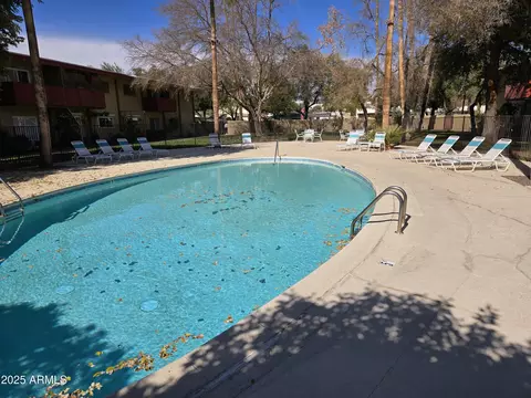 Exterior - 349 E Thomas Rd #E402, Phoenix, AZ 85012 photo 8 of 10