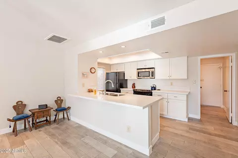 Kitchen - 4325 E Sacaton St, Phoenix, AZ 85044 photo 1 of 3