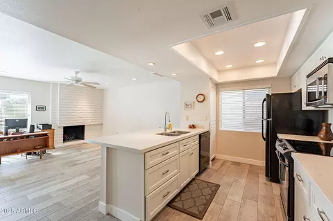 Kitchen - 4325 E Sacaton St, Phoenix, AZ 85044 photo 3 of 3