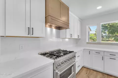 Kitchen - 2425 E Harvard St, Phoenix, AZ 85008 photo 9 of 11