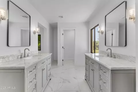 Bath - 2425 E Harvard St, Phoenix, AZ 85008 photo 3 of 7