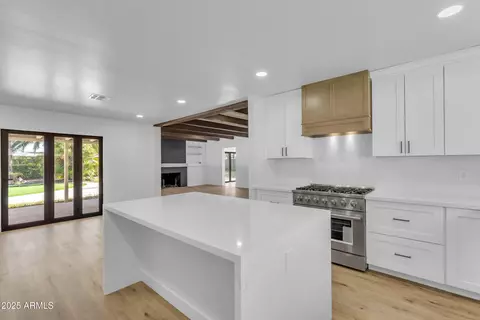 Kitchen - 2425 E Harvard St, Phoenix, AZ 85008 photo 5 of 11
