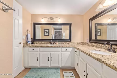 Bath - 2331 Evans Dr, Phoenix, AZ 85022 photo 3 of 5