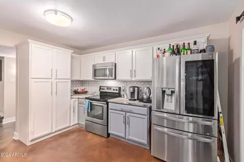 Kitchen - 2331 Evans Dr, Phoenix, AZ 85022 photo 3 of 4