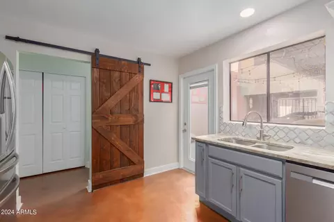 Entry Way - 2331 Evans Dr, Phoenix, AZ 85022 photo 3 of 4