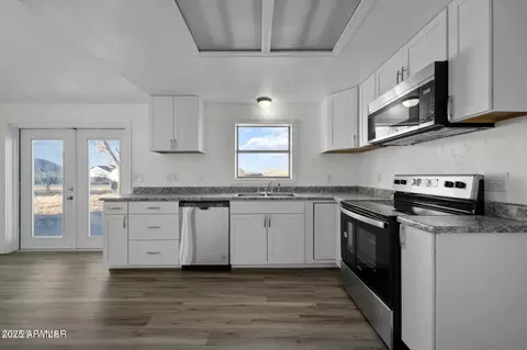 Kitchen - 723 E Tori Cir, Springerville, AZ 85938 photo 2 of 3