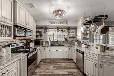 Kitchen - 2031 S Cactus Rd, Apache Junction, AZ 85119 photo 2 of 3