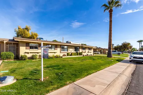 11047 N Coggins Dr, Sun City, AZ 85351