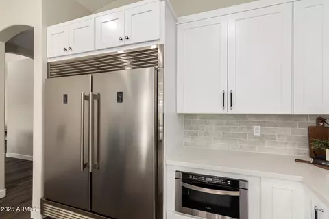 Kitchen - 2043 E Clipper Ln, Gilbert, AZ 85234 photo 6 of 8