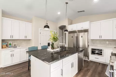 Kitchen - 2043 E Clipper Ln, Gilbert, AZ 85234 photo 3 of 8