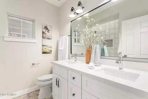 Bath - 2043 E Clipper Ln, Gilbert, AZ 85234 photo 7 of 8