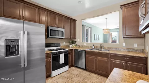 Kitchen - 3315 E Attleboro Rd, Gilbert, AZ 85295 photo 4 of 5