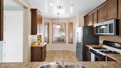 Kitchen - 3315 E Attleboro Rd, Gilbert, AZ 85295 photo 5 of 5