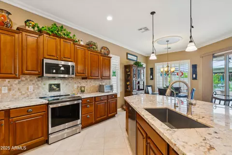 Kitchen - 4662 E Blue Spruce Ln, Gilbert, AZ 85298 photo 4 of 5