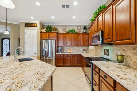 Kitchen - 4662 E Blue Spruce Ln, Gilbert, AZ 85298 photo 5 of 5