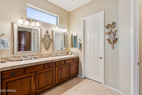Bath - 4662 E Blue Spruce Ln, Gilbert, AZ 85298 photo 3 of 5
