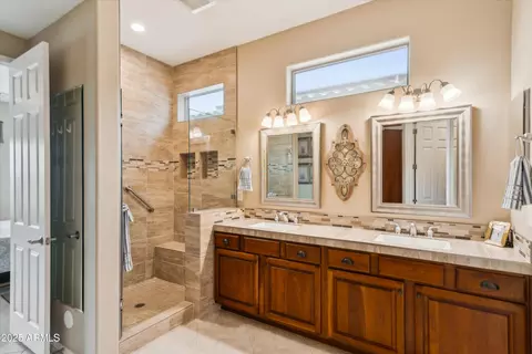 Bath - 4662 E Blue Spruce Ln, Gilbert, AZ 85298 photo 4 of 5