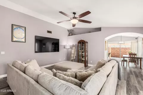 819 E Audrey Ln, Phoenix, AZ 85022 photo 2