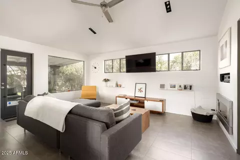 Living - 4530 N 9th Ave, Phoenix, AZ 85013 photo 3 of 4