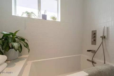 Bath - 4530 N 9th Ave, Phoenix, AZ 85013 photo 2 of 3